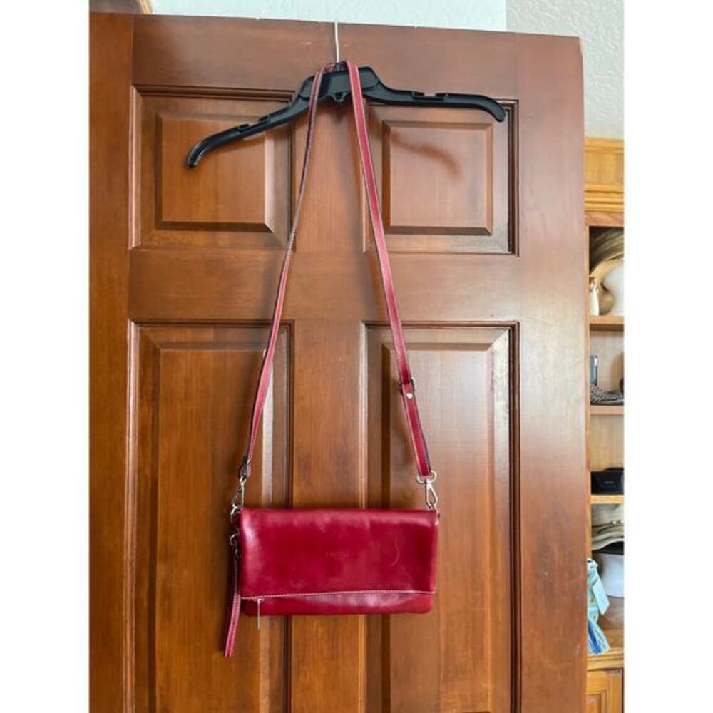 I MEDICI LEATHER FOLDOVER CROSSBODY CLUTCH RED
